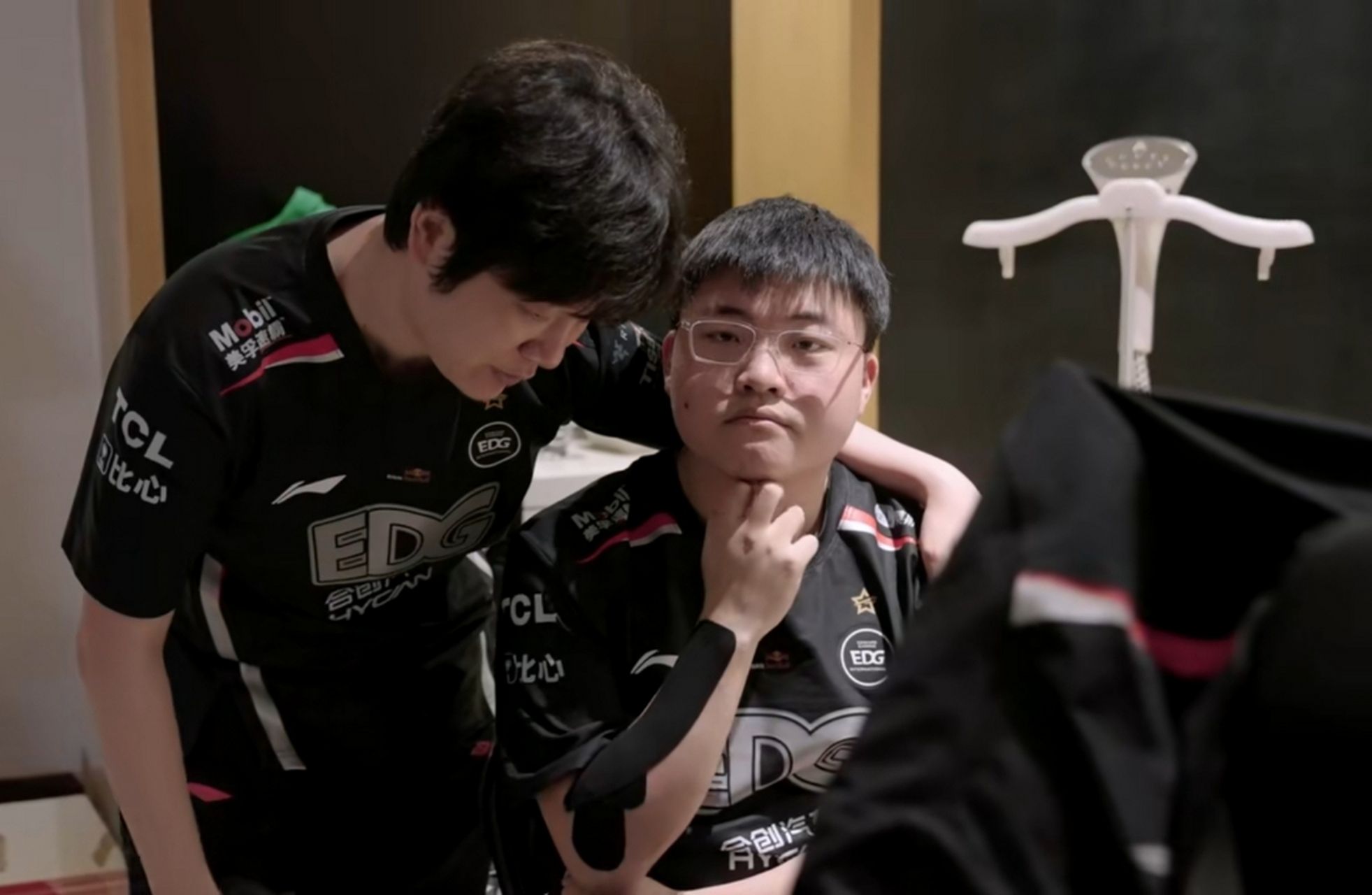 FNC轻取EDG，Uzi关键制胜