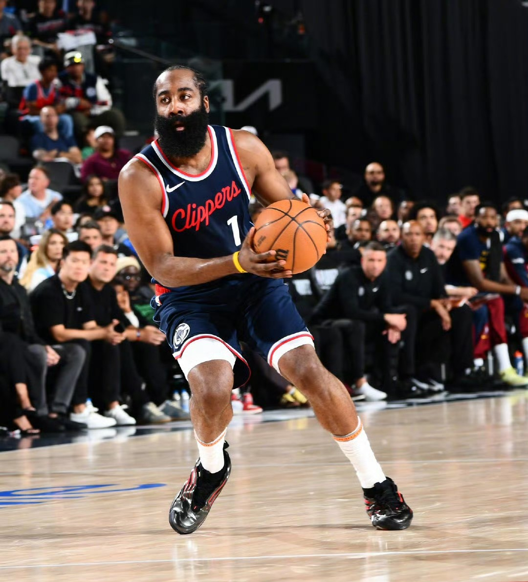 猛龙碾压辽宁队，哈登惊艳四座